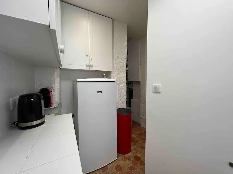 Apartment Atypical Flat - Place Des Vosges - 4 People Paris