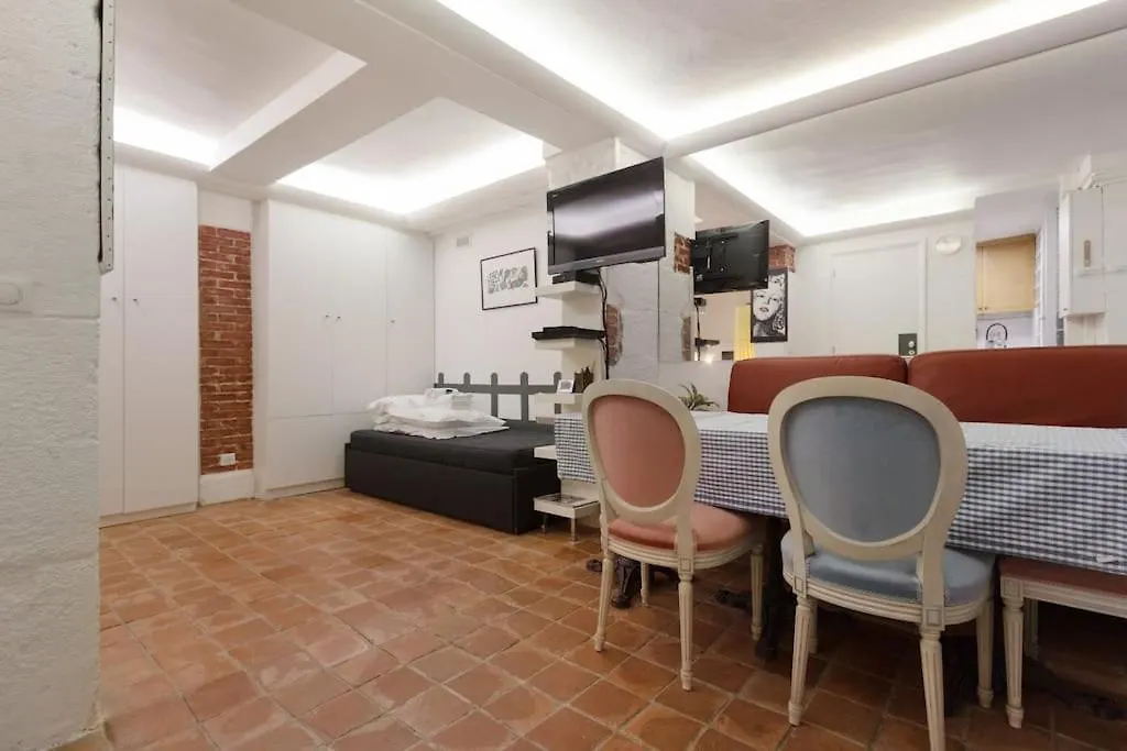 Apartment Atypical Flat - Place Des Vosges - 4 People Paris