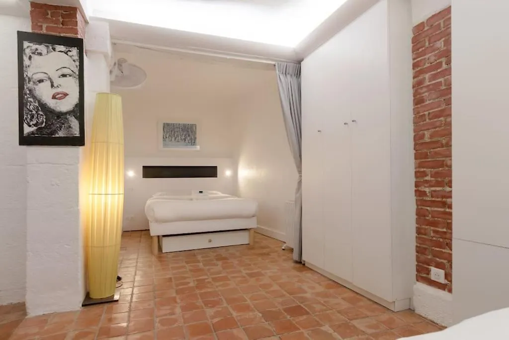 Apartment Atypical Flat - Place Des Vosges - 4 People Paris